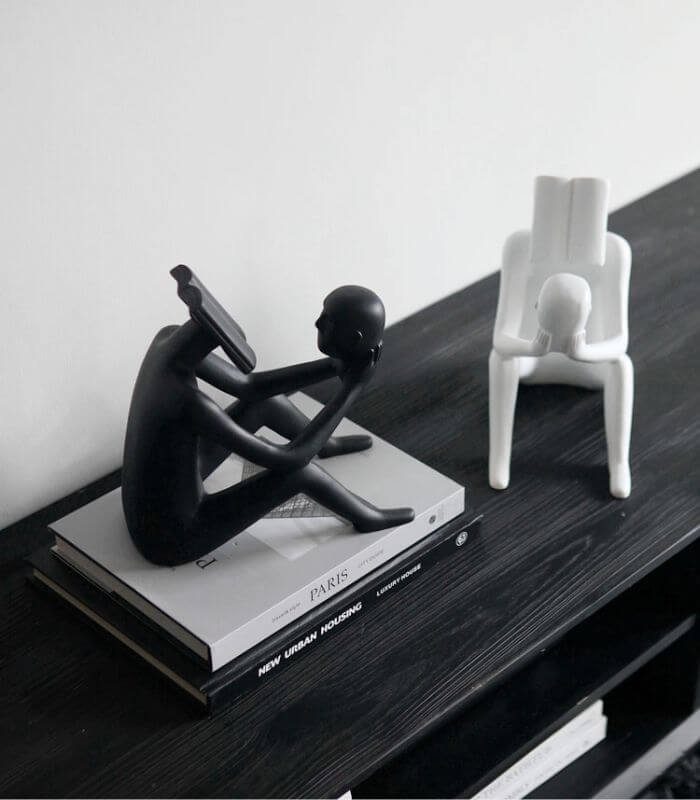 Abstract Contemplation Resin Sculptures 22 cm